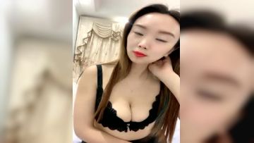 长发气质很好的轻熟女美少妇，奶子很丰满，肥臀黑丝卧室中掰穴自慰诱惑十足第01集