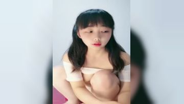 淫水超多的小年轻妈妈：娃儿放娘家了，老公外出打工， 自己在家直播捞金，骚水多多，肉棒抽插，流太多淫浆液了！