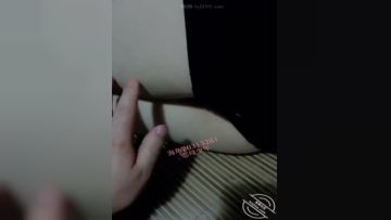 《母子乱伦》青春期的儿子给妈妈下药❤️终于进入了妈妈潮湿的阴道-视频4