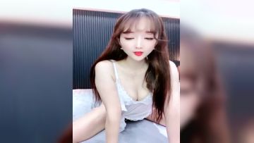 长发白嫩御姐范妹子酒店里面直播火辣身材勾引狼友毛毛不多木耳超级粉嫩