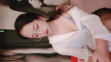 清纯甜美带点性感极品肥臀眼镜骚女诱人开档黑丝翘起特写足交扣穴69姿势骑乘大屁股勐坐头套男后入撞击