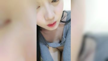 想要爸爸抱！纯欲系天花板！顶级尤物美少女，白皙皮肤道具自慰，脱掉衣服直接勐捅