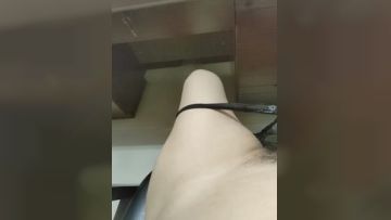 办公室里的骚货关起门来直播赚外快，淫声荡语互动撩骚，揉着奶子抠着逼浪叫呻吟，用桌角草逼玩的真花啊好骚第01集