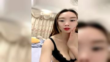 长发气质很好的轻熟女美少妇，奶子很丰满，肥臀黑丝卧室中掰穴自慰诱惑十足第03集