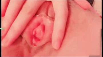 新人蝴蝶逼小姐姐小炮机自慰诱惑 情趣装黑丝袜翘起双腿掰穴 炮击抽插进进出出 呻吟娇喘听着非常诱人