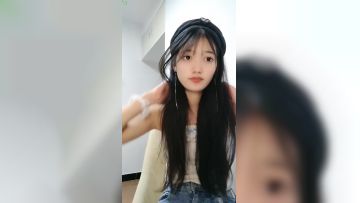 可爱超甜颜值学生妹！说话嗲嗲好听！撩下衣服贫乳，表情一脸淫骚，多毛骚穴揉搓，呻吟娇喘诱人