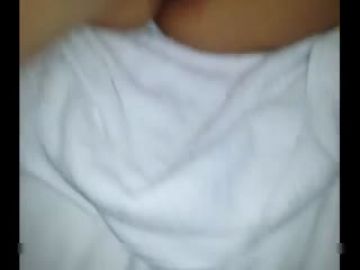 绝对真实禽兽干爹刚买玩机就把嫩馒头逼处女学生妹领导酒店开房