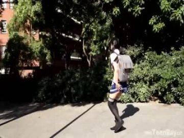 迪卡侬门事件女主CB站中日混血妹系列青春学生装双马尾大街上各种露出公园长椅上自慰喷水