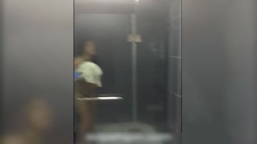 精品推荐-某大学超性感漂亮美女花了500元微信红包才答应酒店和网友开房啪啪,小逼又嫩又紧,水真多!