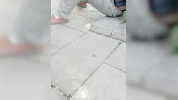 肥逼妹子穿裙子户外露出自慰，蹲路边退下丝袜内裤逼逼塞跳蛋摸逼，很是诱惑喜欢不要错过第03集