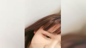 KIKI 跳蛋震动高潮喷水+浴室洗澡