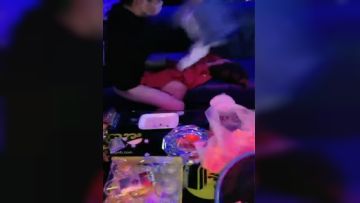 4女3男帅哥靓妹KTV玩嘿后有在厕所干逼得,有在沙发上操的,还有美女边唱歌边被插得第03集