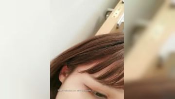 高颜值短发萌妹子【KIKI】道具自慰，大黑假屌口口骑乘插粉穴高潮大量喷水，掰穴特写非常诱人第06集