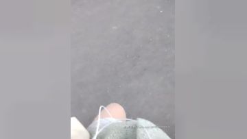 迷情骚货户外坐在地上AV棒刺激骚逼调情，公测内开始耍流氓了，站着尿尿草逼第02集