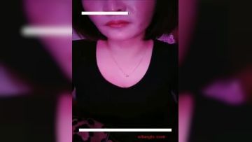 身材样貌很不错的性感大胸美女为了拉人气和母亲一起在KTV包厢跳艳舞伺候中年男网友第03集