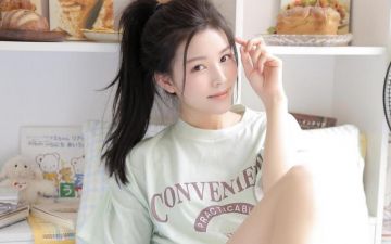 露出调教巨乳公众便女 ナンパホイホイ率％！頼まれると断れない地味子は脱ぐと小生意気に巨乳スタイル抜群で、あえぎ声デカくていつも怒られる【潮吹き・