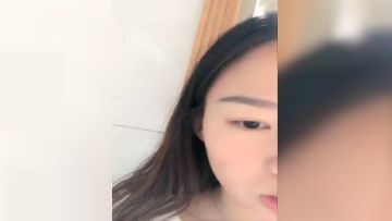 逼逼挺嫩妹子宿舍道具自慰秀全裸跳蛋震动粉逼掰开挺特别高潮出水很是诱惑喜欢不要错过第02集