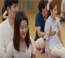 瑜伽房里面揩油的感觉 mp4