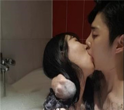 纹身男与女友浴缸洗澡02 flv