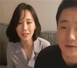 和害羞的女友一起来1 FLV