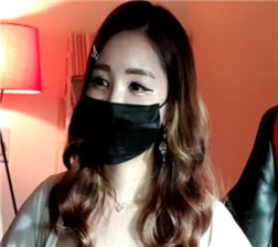 猥琐大叔玩弄极品美女 flv