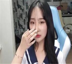 身穿学生装吃男友大屌(1) mp4