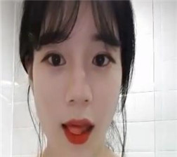 和比较成熟的小姐一起1 mp4