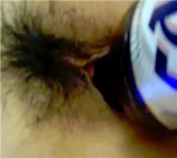 躺在床上插入瓶子5 avi