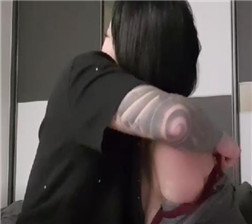 和诱惑的小女生一起做 mkv