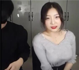 吃饭摸女友的奶子3 mp4