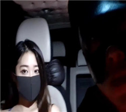 带着车模一起自慰2 flv