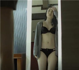 迷人的保姆触摸秘密