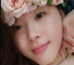 在床上坦胸露乳 ts