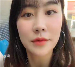 两名妹子在泳池的诱惑4 ts