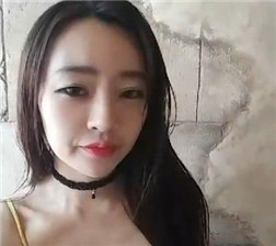 韩国美女的沙滩写真6 mp4