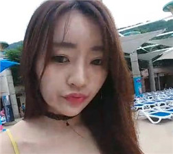 韩国美女的沙滩写真2 mp4