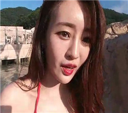 韩国美女的沙滩写真4 mp4