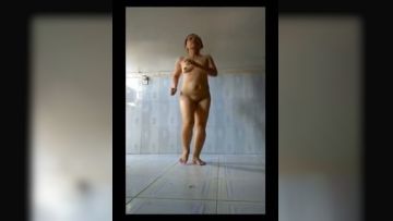 保养不错的白虎馒头B一线天农村大妈在家里自录全裸练习广场舞随着不同嗨曲变换不同姿势居然看硬了别有一番韵味第01集