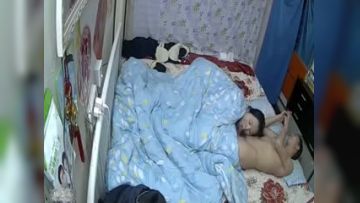 【监控偷拍】蜗居小两口床上啪啪边干边聊
