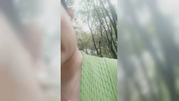 -guochan-气质白嫩美少妇大白天在莲花上勾搭陌生小哥哥野外大战口爆吞精样子特淫骚