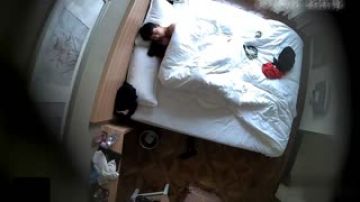 [酒店偷拍] 眼镜仔与包头妹~酒店激啪到口渴~喝杯水再继续大战300回合~