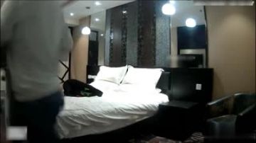 [酒店偷拍] 大学生班对~男友想射脸上~小美女不想要~只想要在床上玩69到天亮~