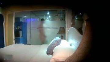 [酒店偷拍] 平头小哥和女友的私房情欲~妹子一看就是大食怪~逼毛浓密要好好探勘~