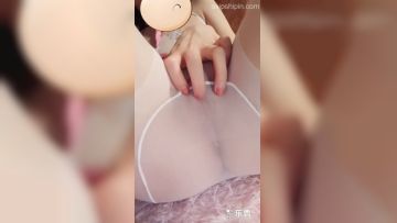 19岁处女高级定制一线天自慰