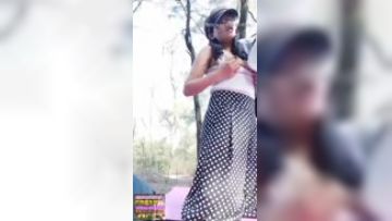 户外勾搭小哥哥小弟弟偷情的小骚货到了户外比炮友还主动