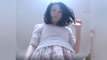 超漂亮性感的白嫩气质小少妇脱掉内裤在客厅地上被爆操内射.粉嫩馒头逼