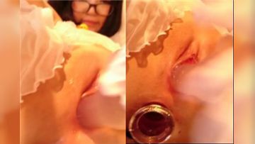 可爱白虎萝莉双洞插入流出白汁