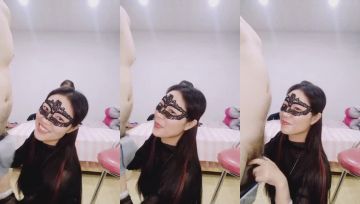 老汉强势狂插X双飞风韵犹存的两个熟妇,黑衣美少妇太有味道了