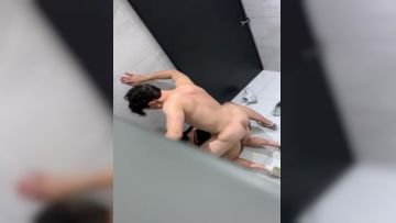 ktv厕所干逼高清偷拍，妹子喝的有点多