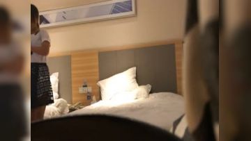 91GZ哥酒店约炮样子很还很嫩的大学生兼职妹子双机位高